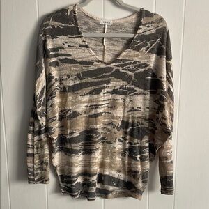 ENTI brand V-Neck Abstract Print Sweater in gray khaki & Cream